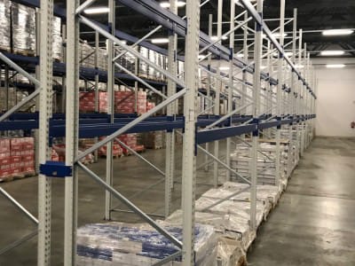 Levering og installasjon av lagerhyllesystemer for plassering av 603 paller på lageret til selskapet "Karavela".3